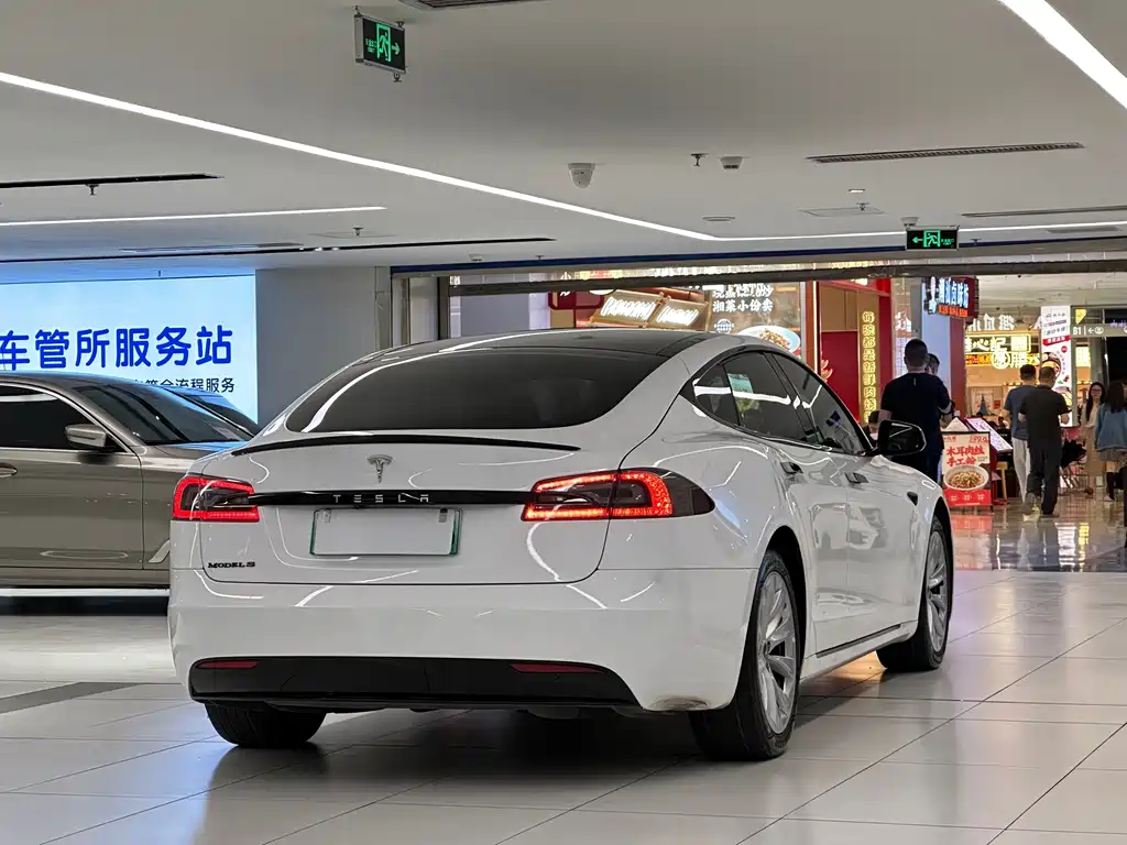 Tesla Model S 2017 — фото 6
