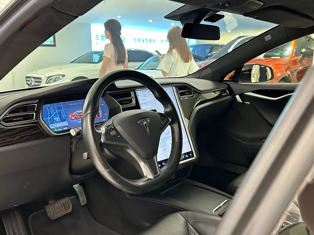 Tesla Model S 2017 — фото 11