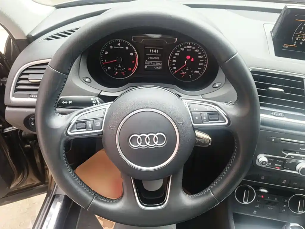 Audi Q3 2018 — фото 11