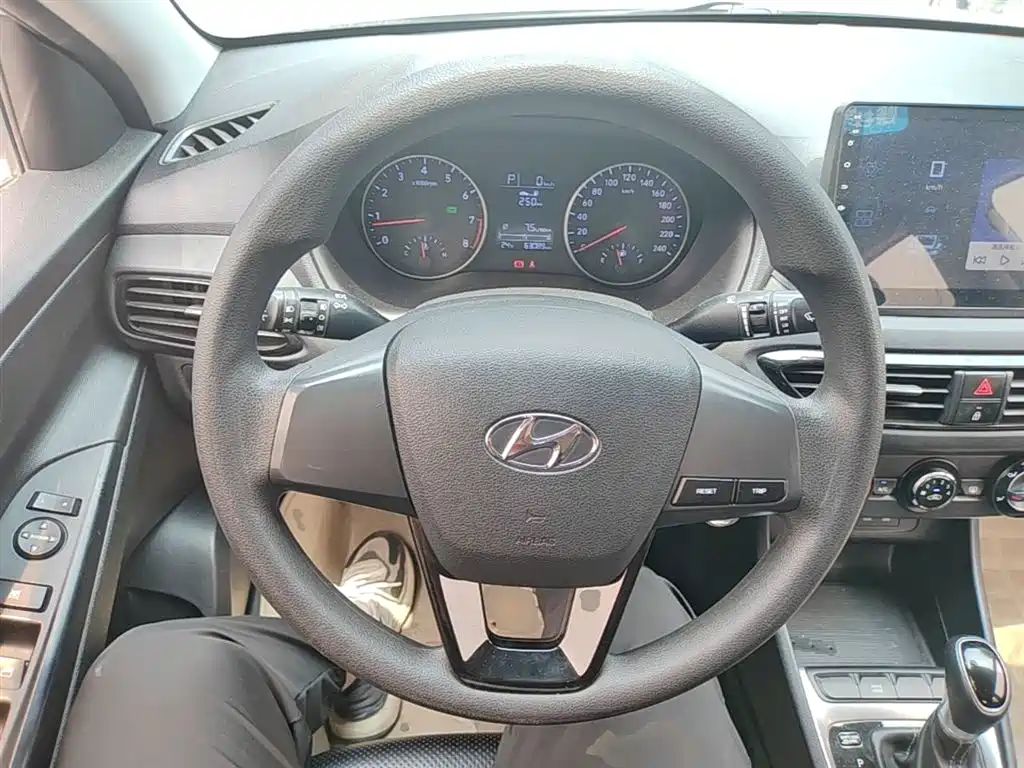 Hyundai Elantra 2019 — фото 11