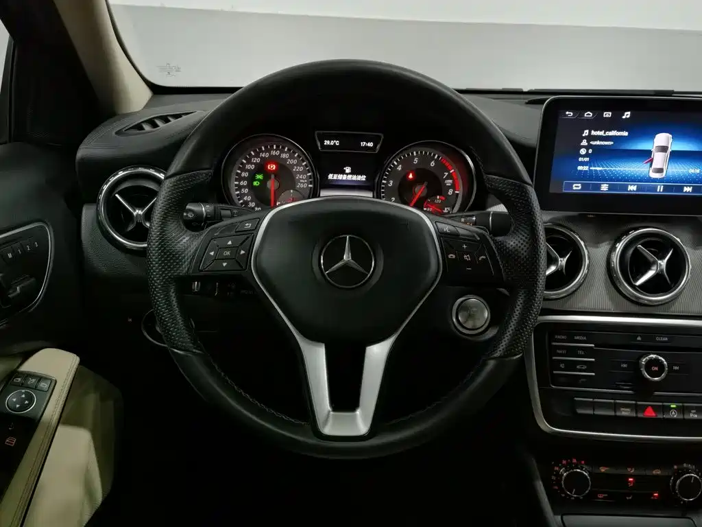 Mercedes-Benz GLA 2016 — фото 11