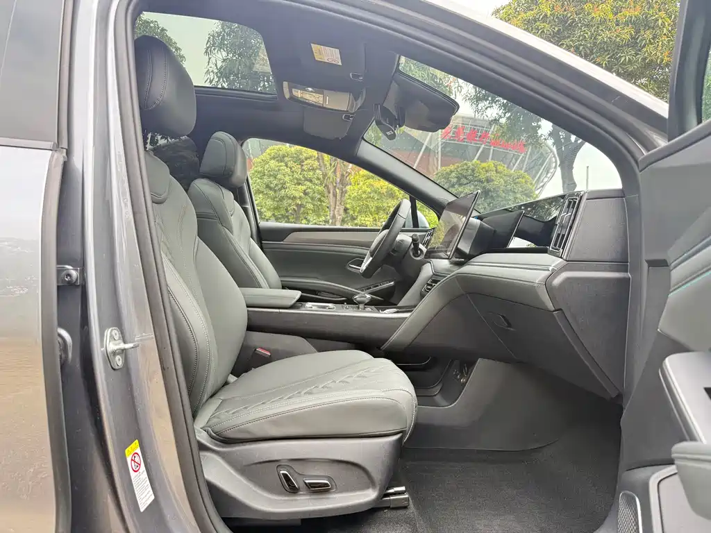 BYD L DM-i 2025 — фото 7