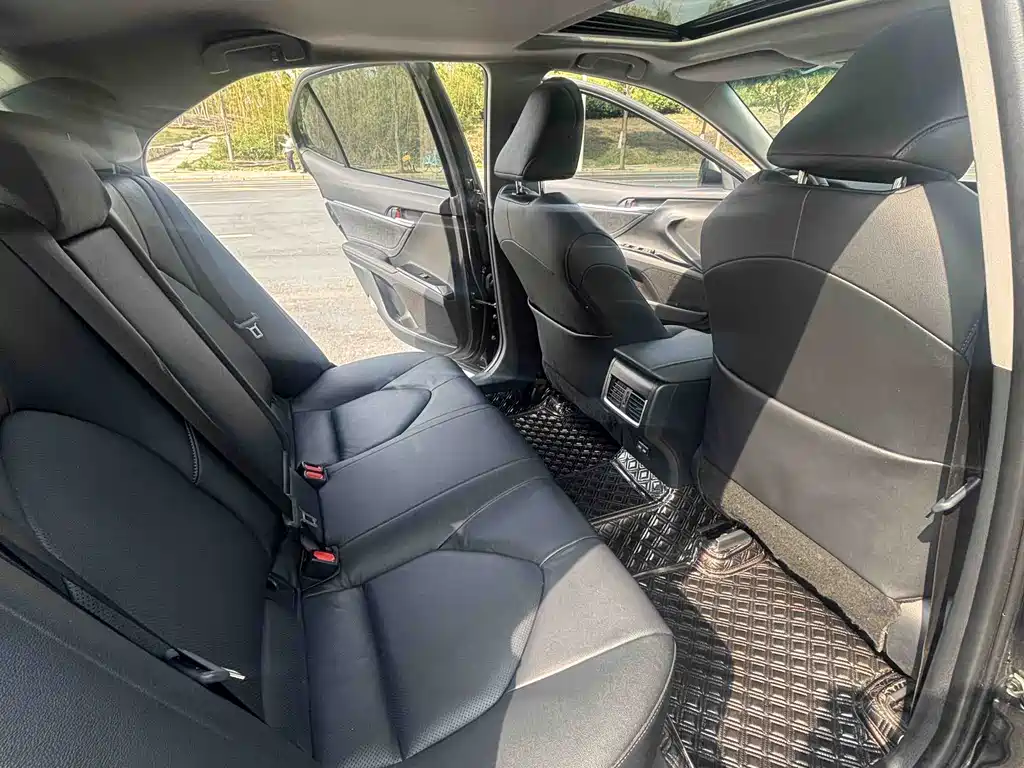 Toyota Camry 2023 — фото 7