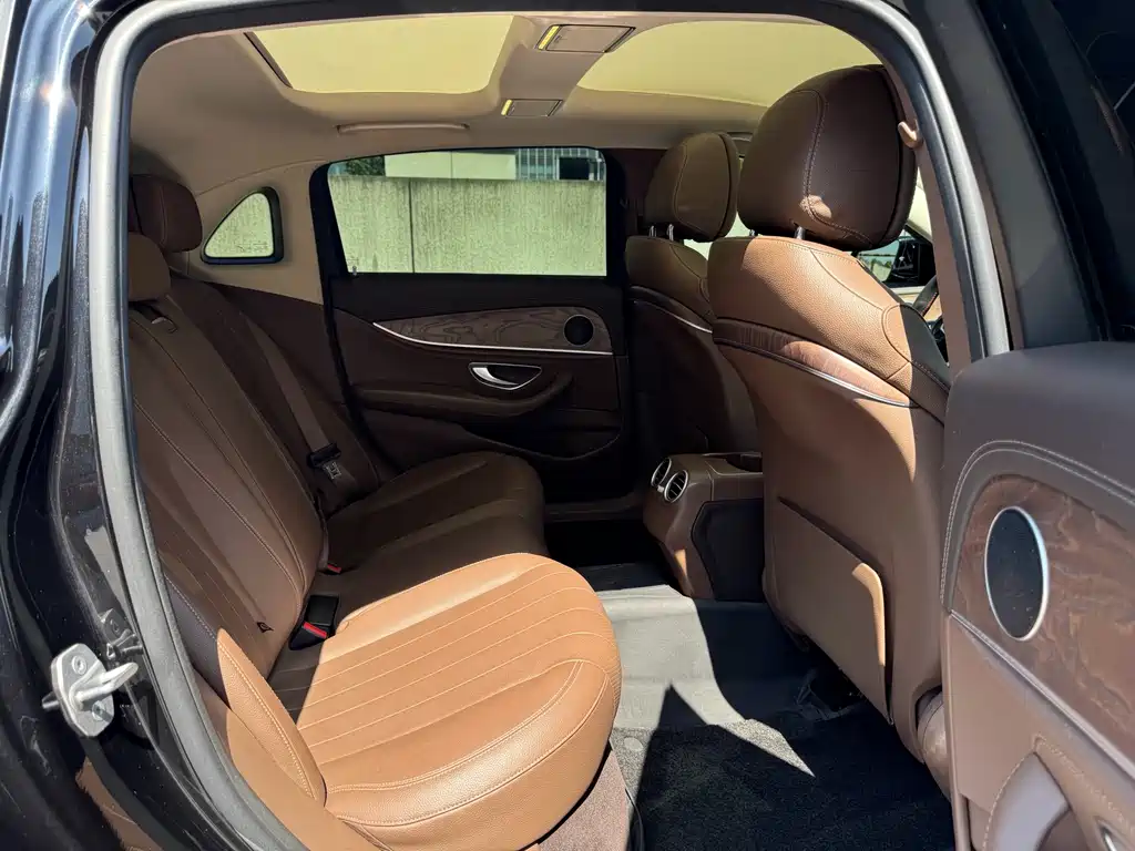 Mercedes-Benz E-Class 2020 — фото 10