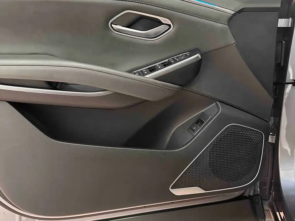 BYD Song L DM-i 2025 — фото 8