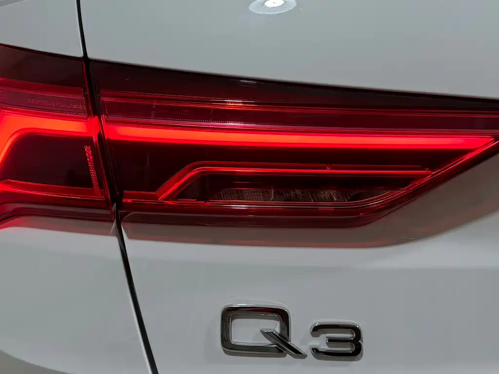 Audi Q3 2023 — фото 23