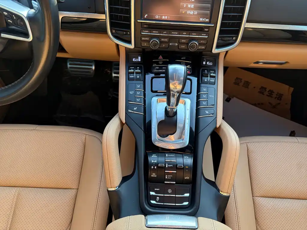 Porsche Cayenne 2016 — фото 15