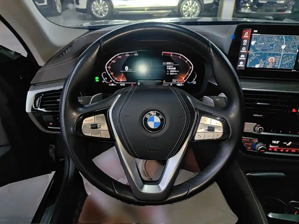 BMW 5 Series 2021 — фото 11