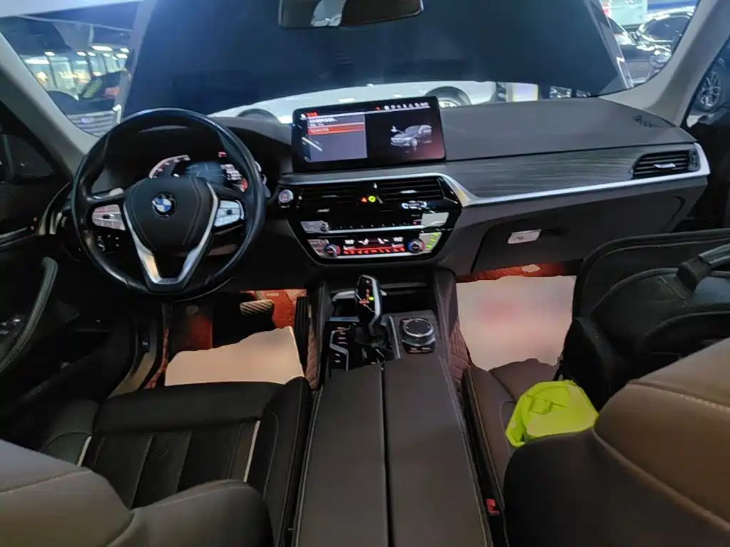 BMW 5 Series 2021 — фото 10