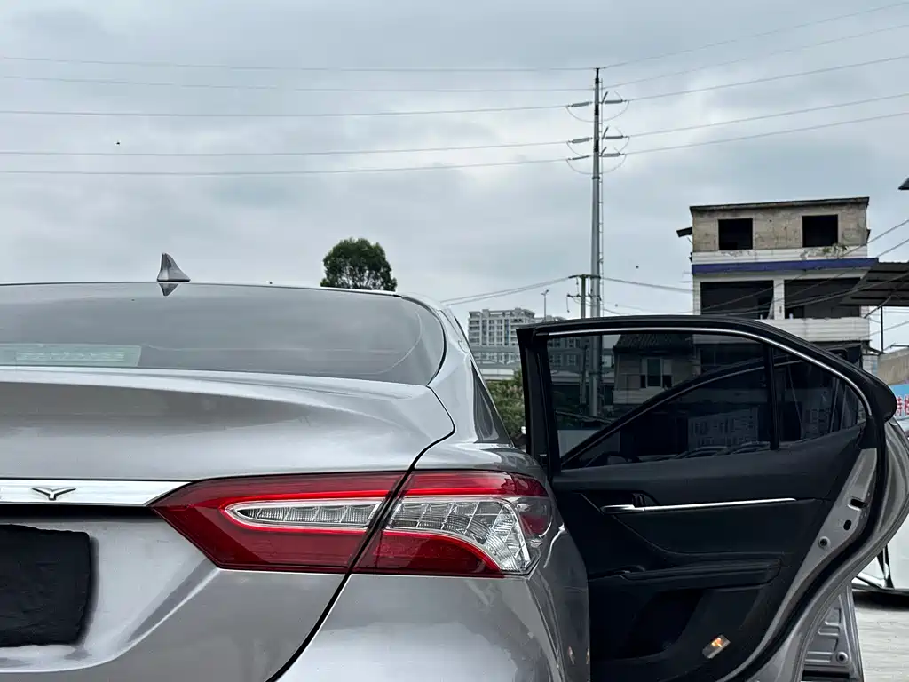 Toyota Camry 2021 — фото 19