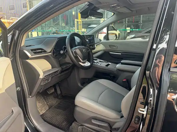 Toyota Granvia 2024