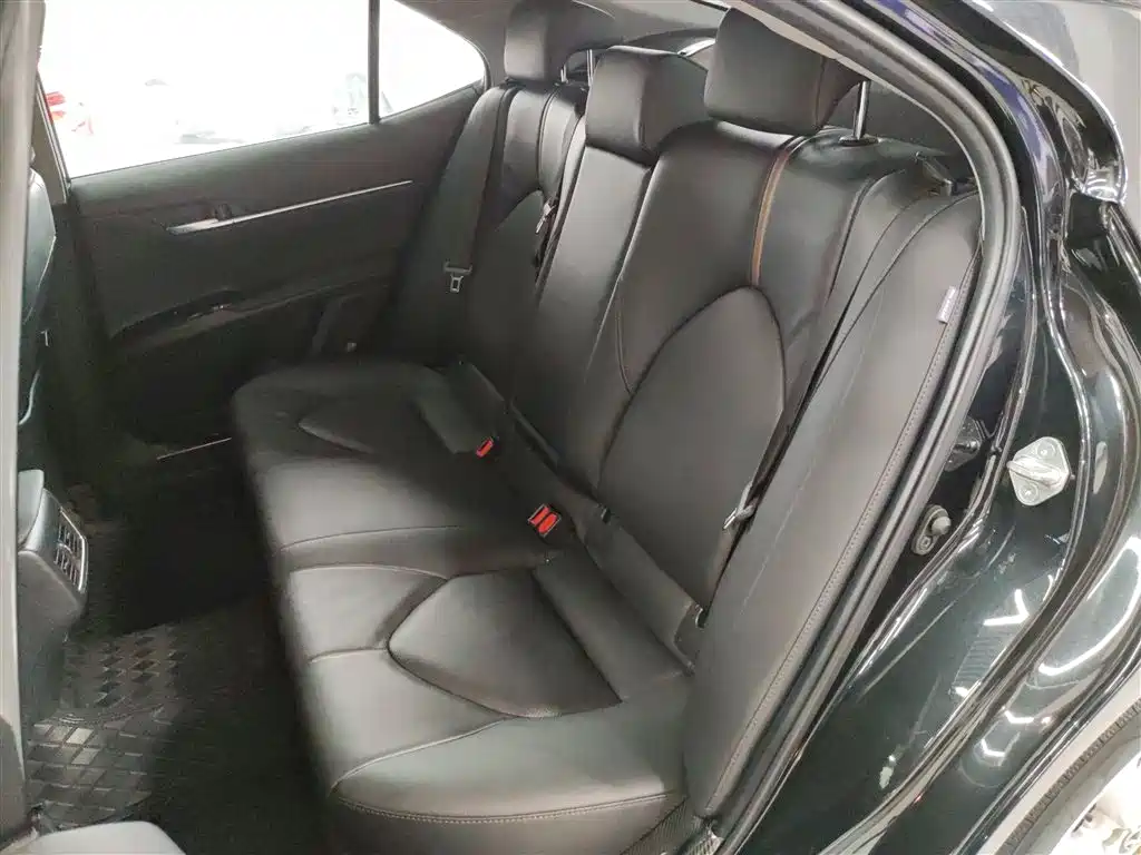 Toyota Camry 2023 — фото 13