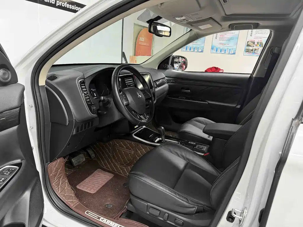 Mitsubishi Outlander 2021 — фото 10