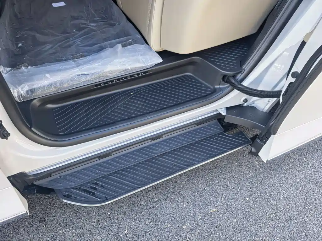 Toyota Alphard — фото 20