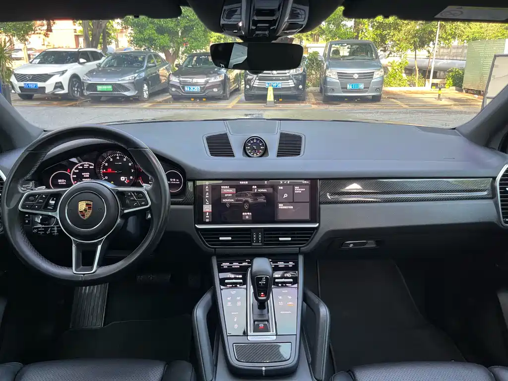Porsche Cayenne 2018 — фото 10