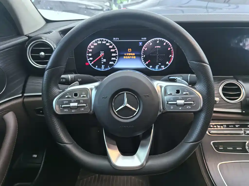 Mercedes-Benz E-Class 2019 — фото 10