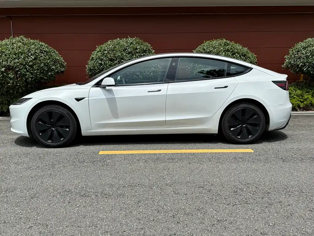 Tesla Model 3 2024 — фото 15