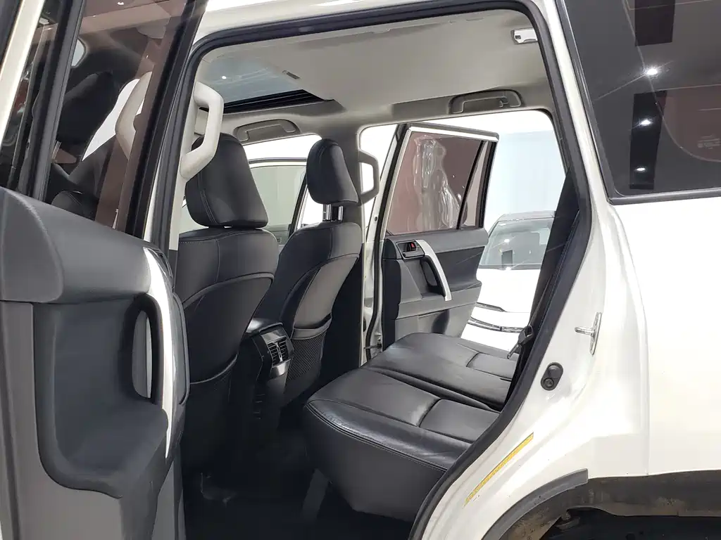 Toyota Prado 2017 — фото 7
