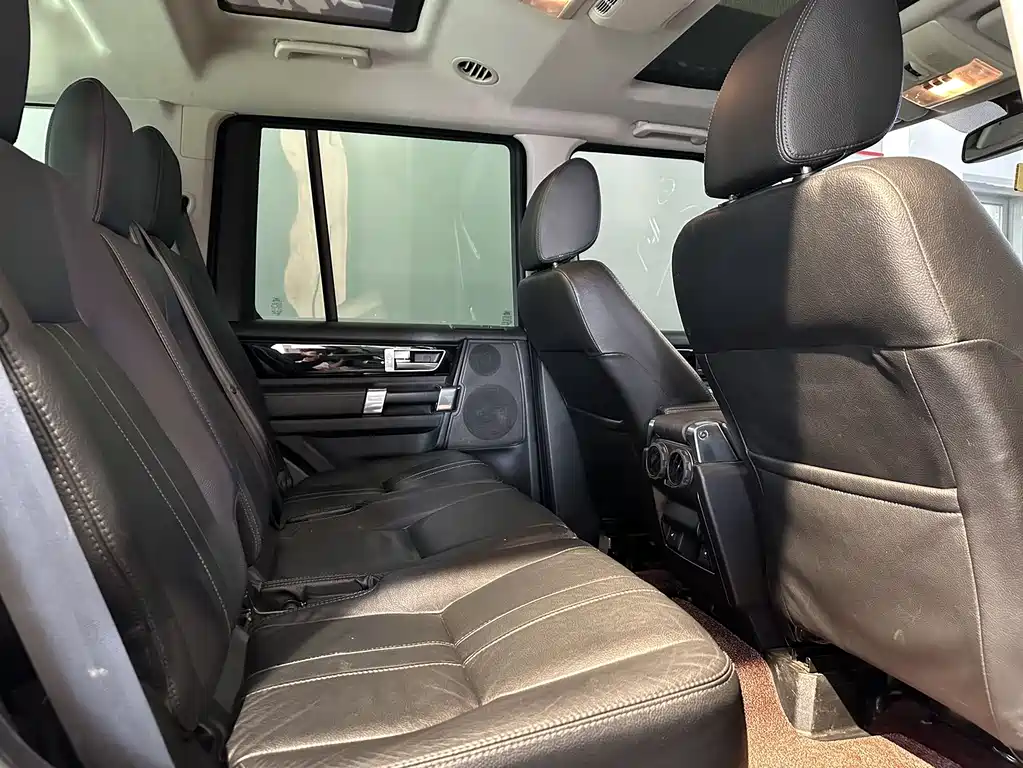 Land Rover Discovery 2010 — фото 13