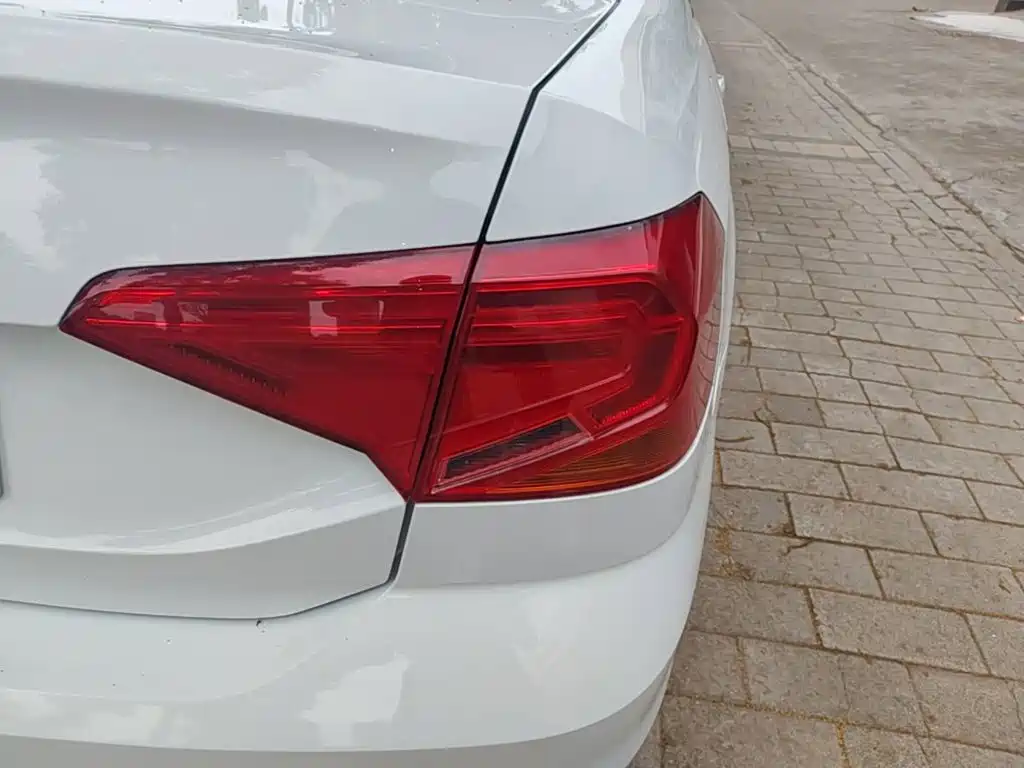 Volkswagen Jetta 2018 — фото 24