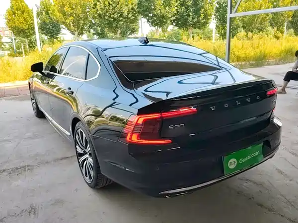 Volvo S90 2023
