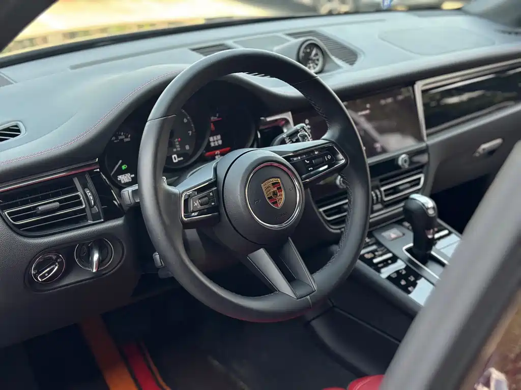 Porsche Macan 2024 — фото 17