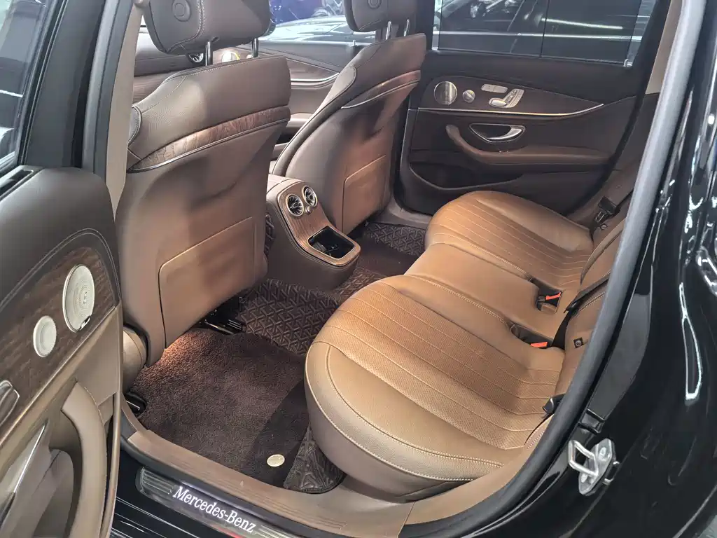 Mercedes-Benz E-Class 2022 — фото 10