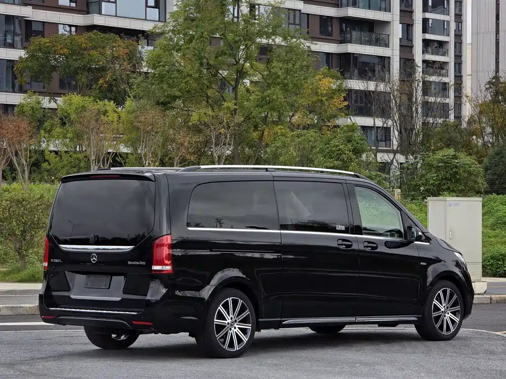 Mercedes-Benz V-Class 2023 — фото 4