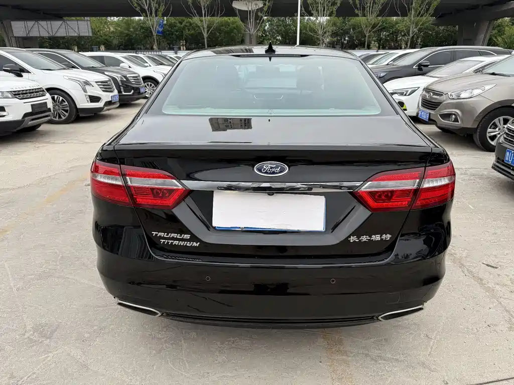 Ford Taurus 2018 — фото 11