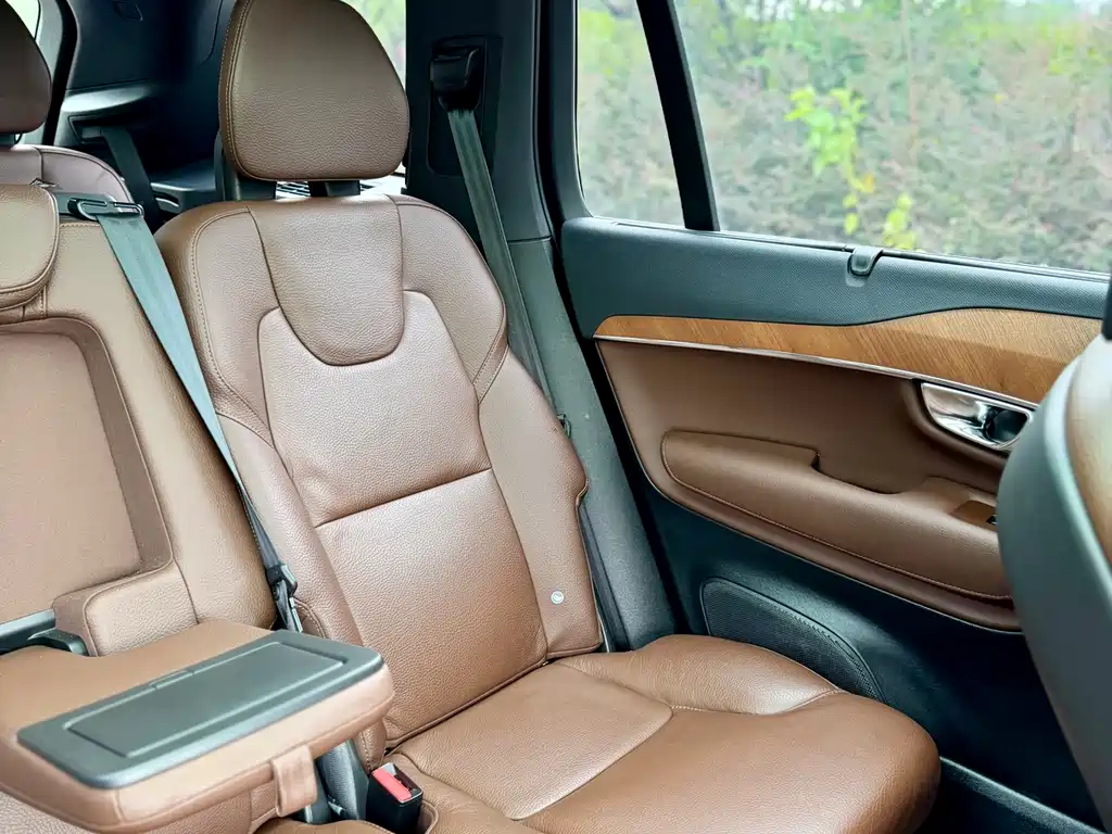 Volvo XC90 2022 — фото 28