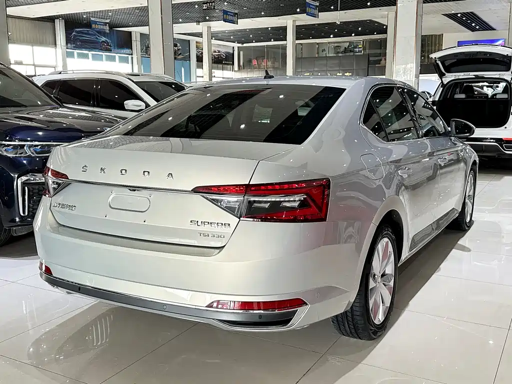 Skoda Superb 2020 — фото 7