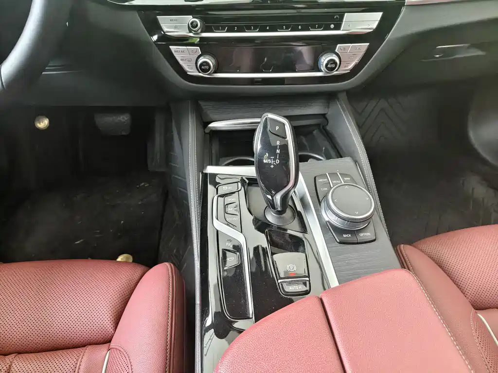 BMW 5 Series 2021 — фото 16