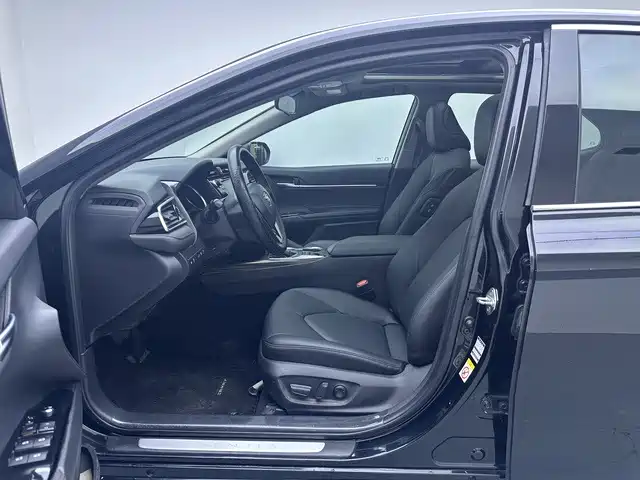 Toyota Camry 2018 — фото 13