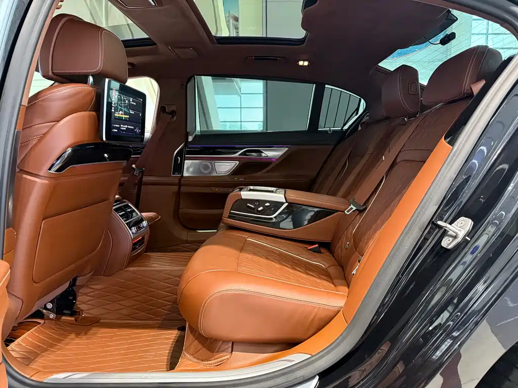 BMW 7 Series 2020 — фото 12