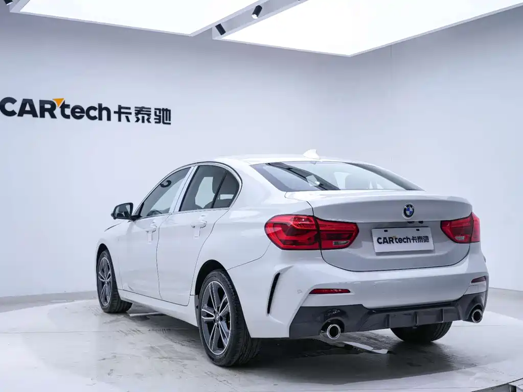 BMW 1 Series 2023 — фото 17