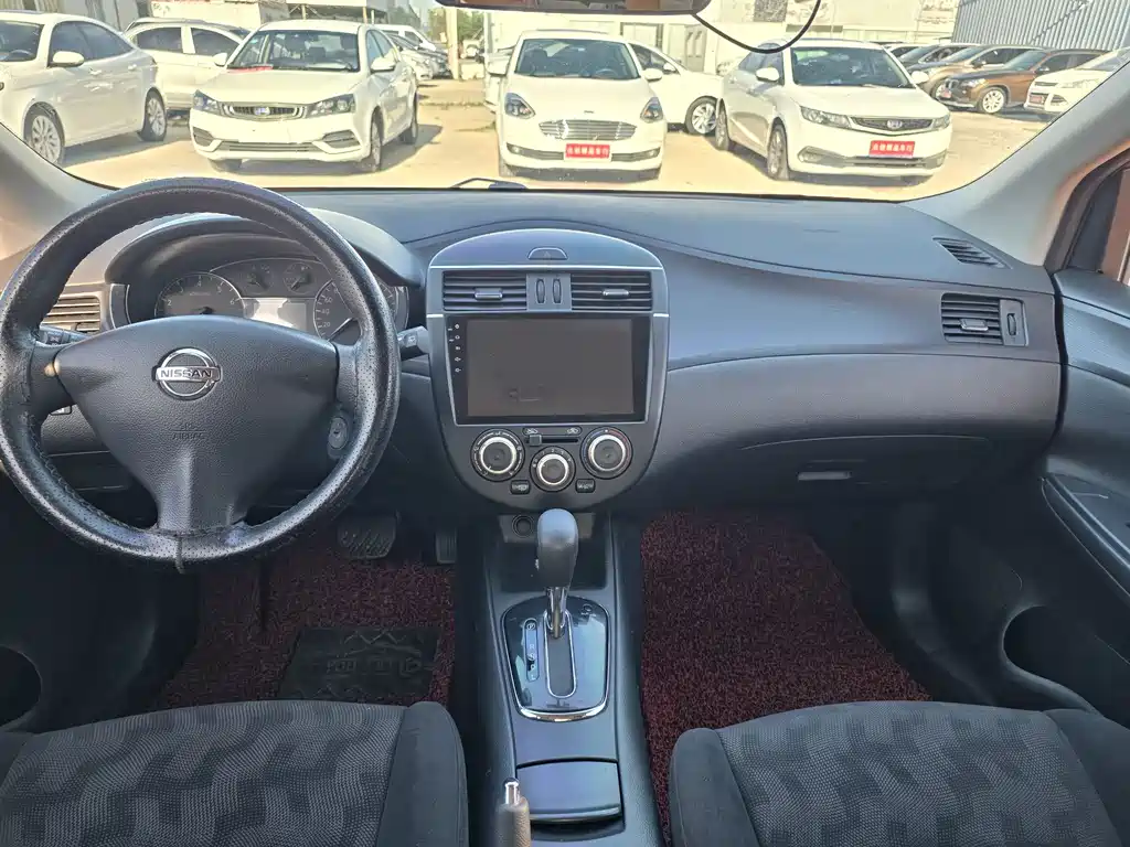 Nissan Tiida 2014