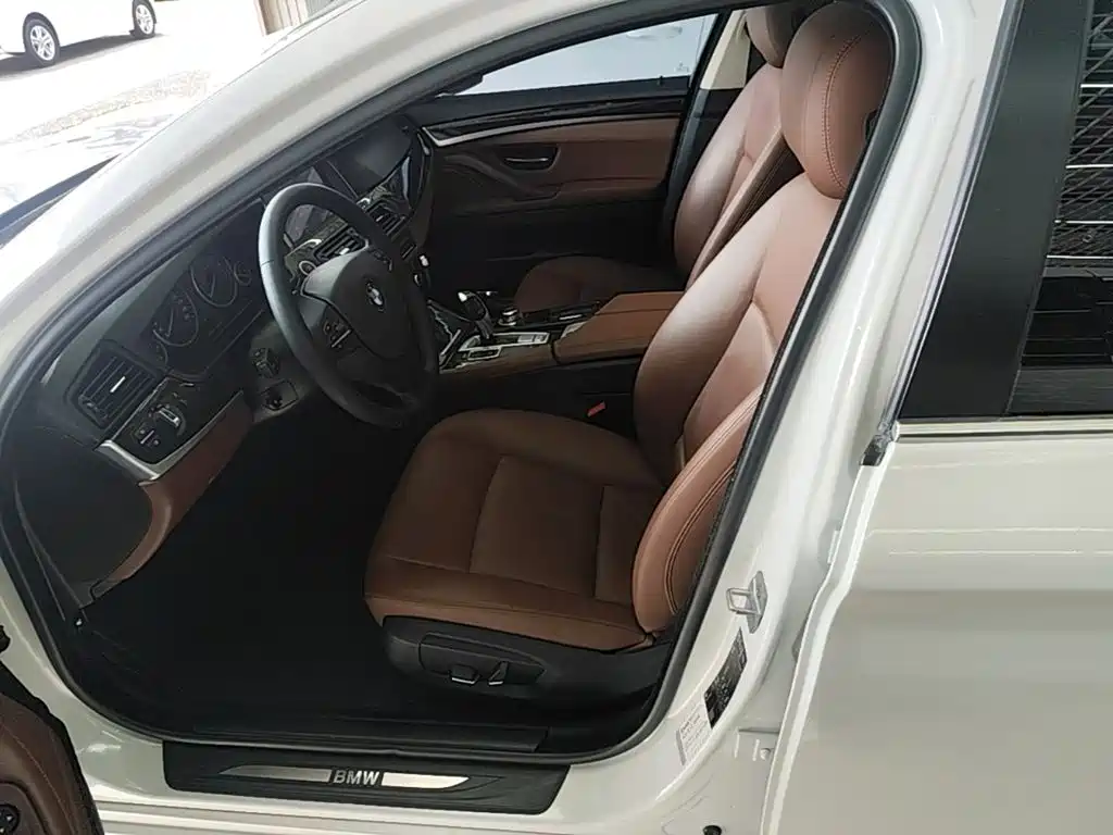 BMW 5 Series 2014 — фото 15