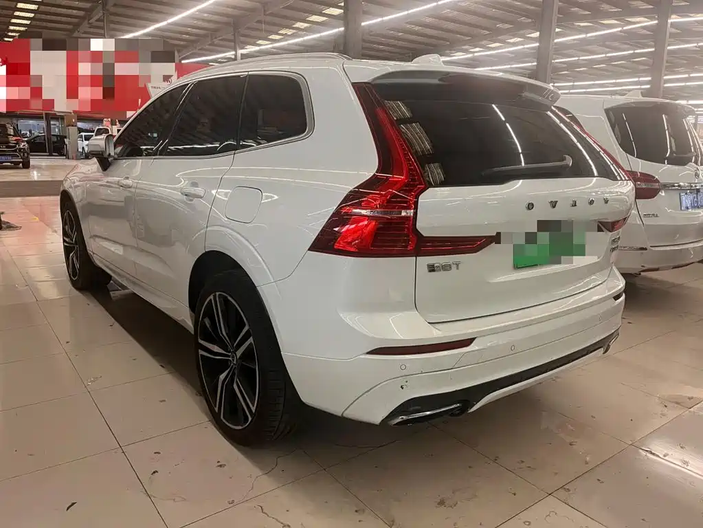 Volvo XC60 PHEV 2018 — фото 12