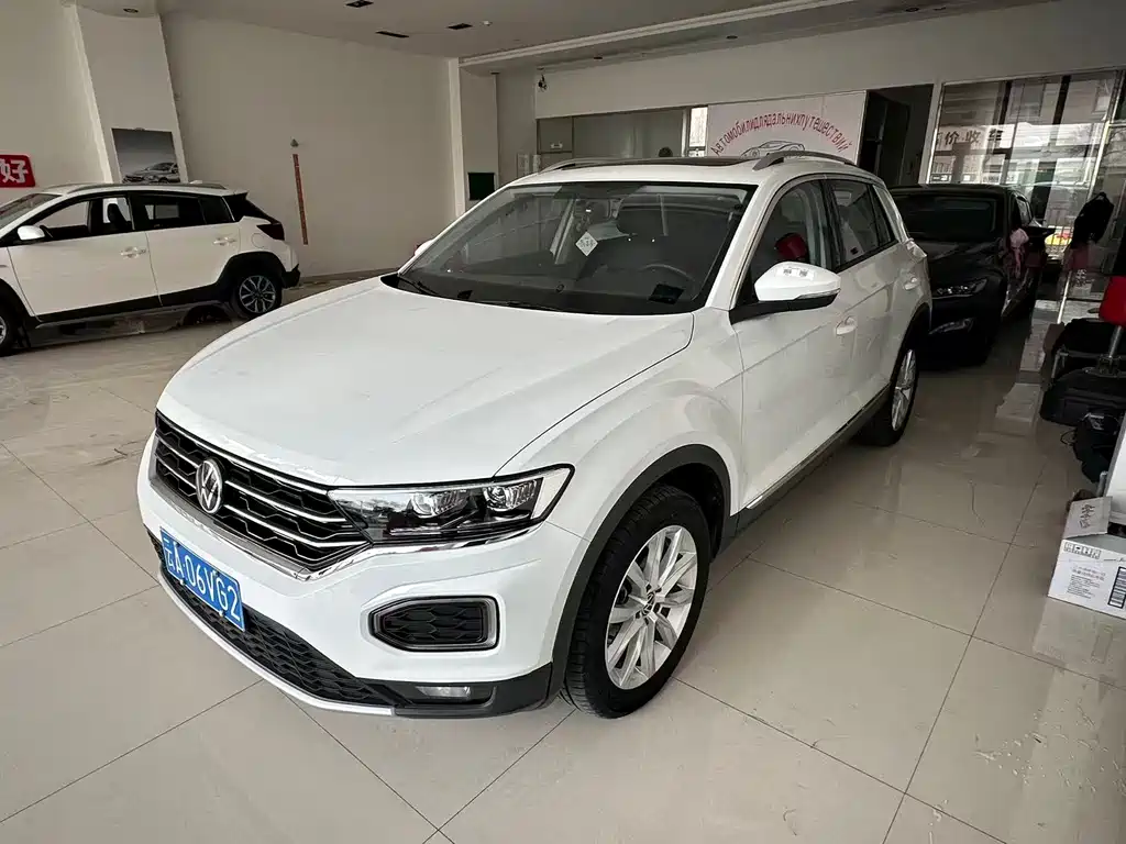 Volkswagen T-Roc 2023 — фото 1