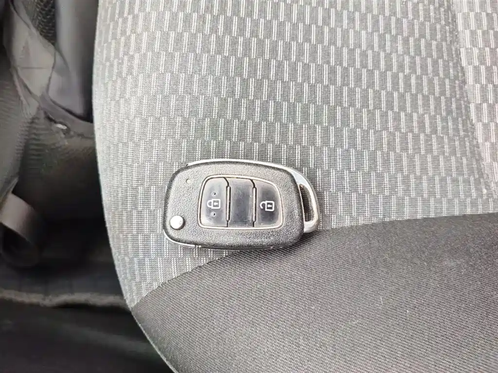 Hyundai Verna 2017 — фото 9