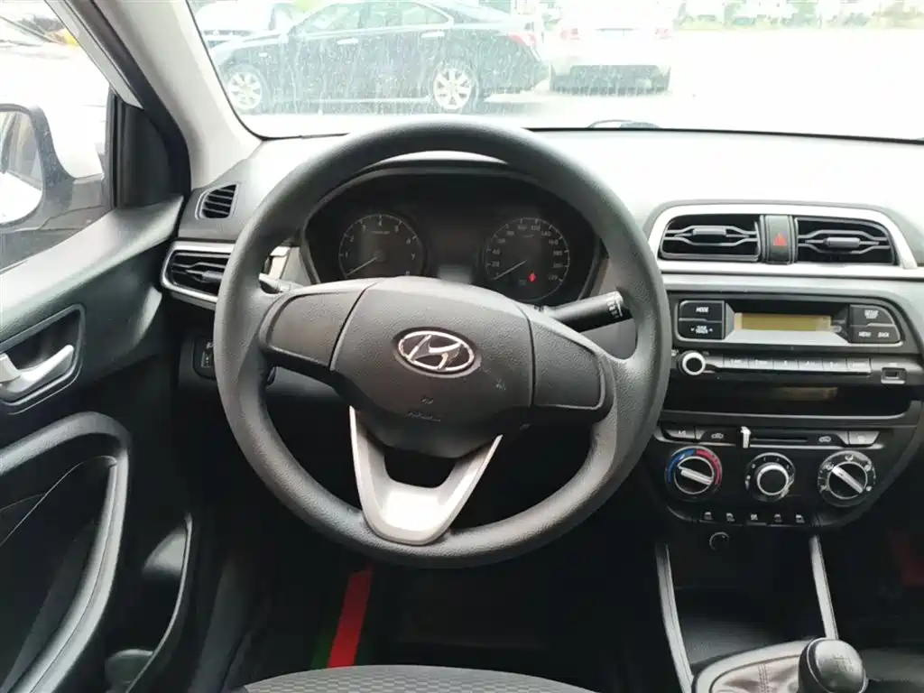 Hyundai Verna 2017 — фото 11