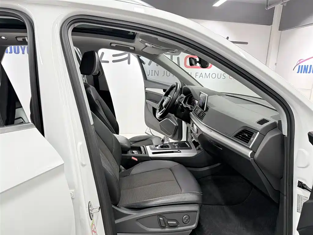 Audi Q5L 2019 — фото 16