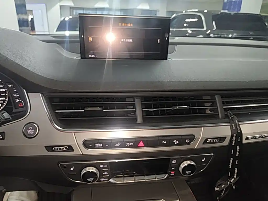 Audi Q7 New Energy 2019 — фото 13