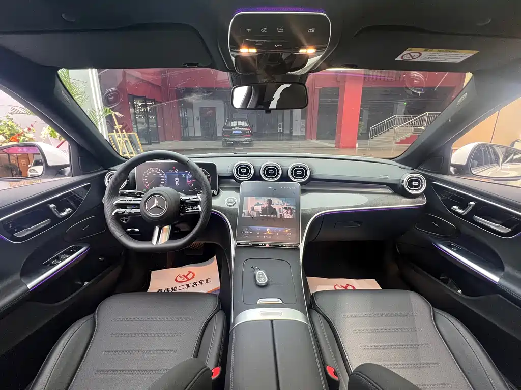 Mercedes-Benz C-Class 2025 — фото 10