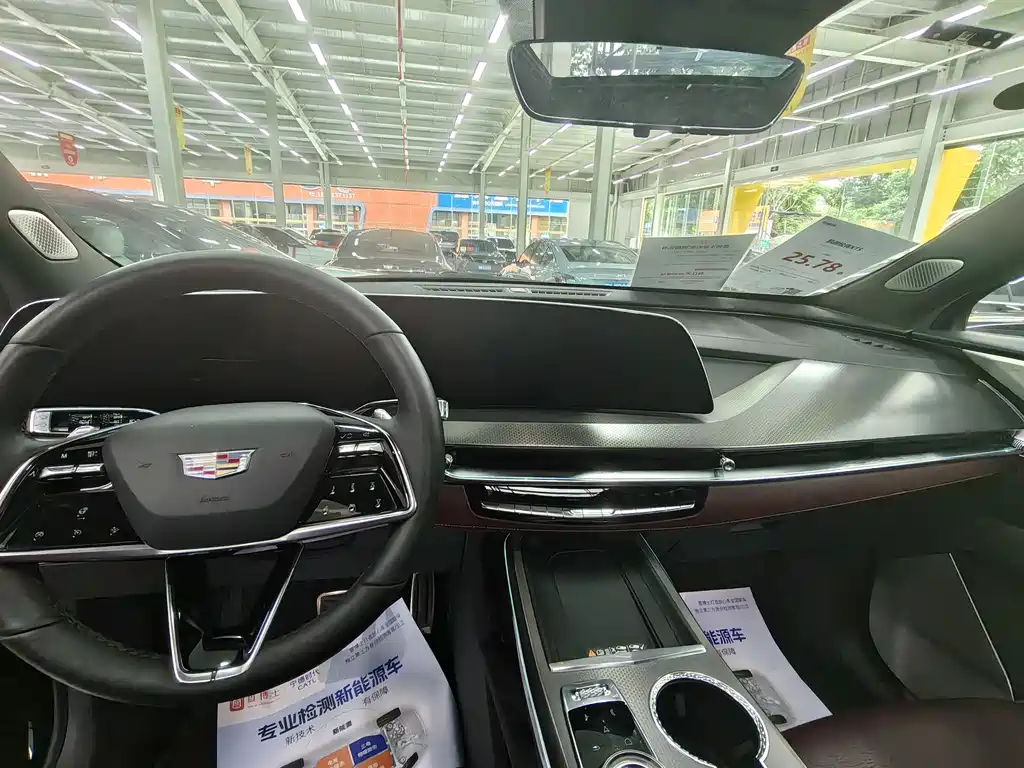 Cadillac XT5 2025