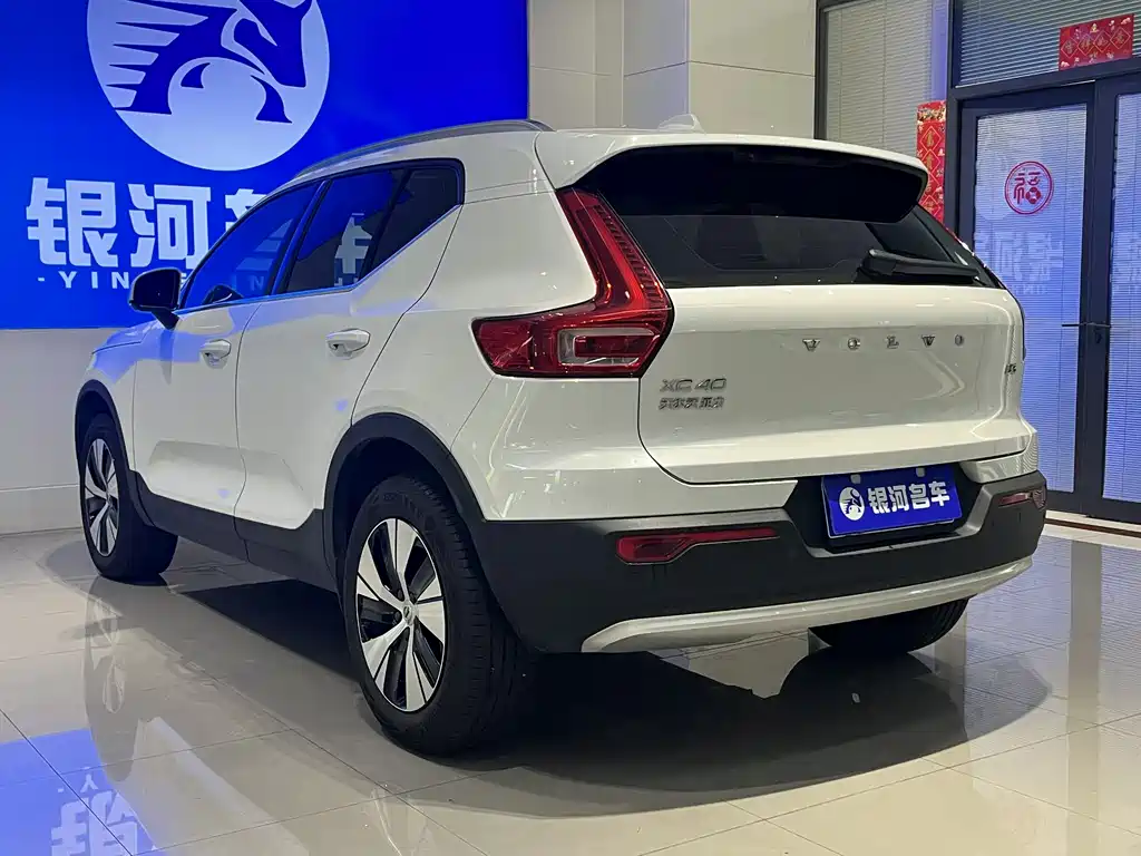 Volvo XC40 2023 — фото 13