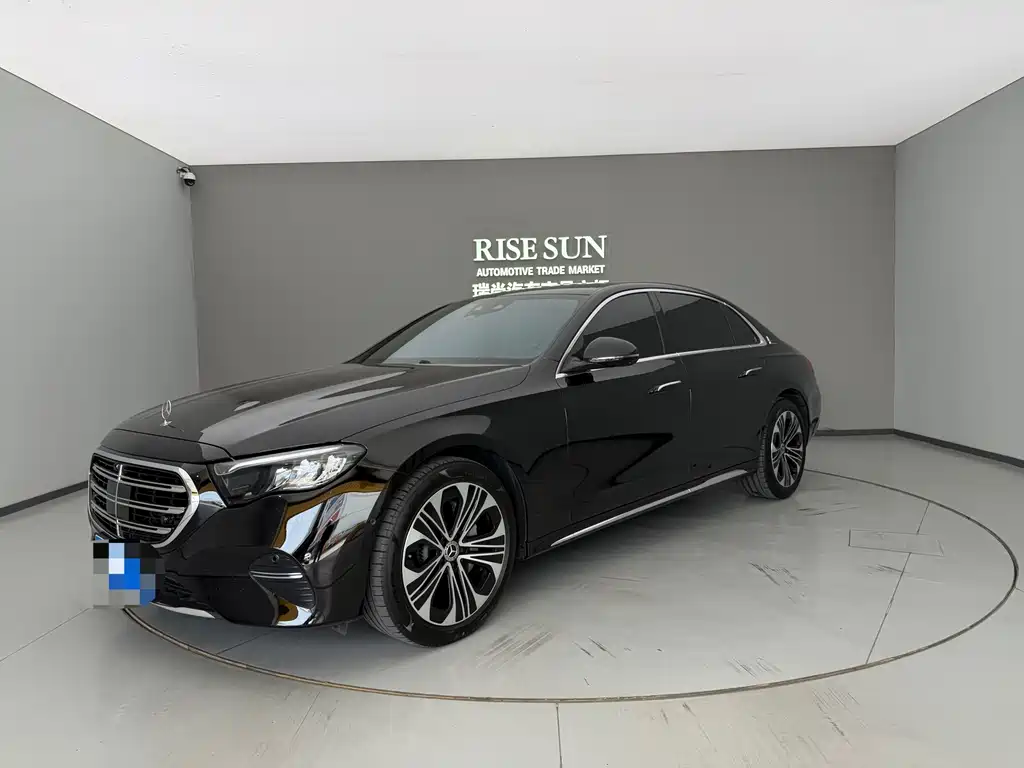 Mercedes-Benz E-Class 2025 — фото 1
