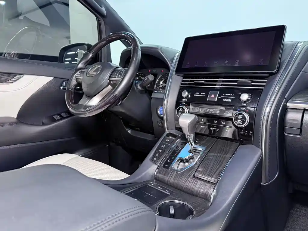 Lexus LM 2021 — фото 13