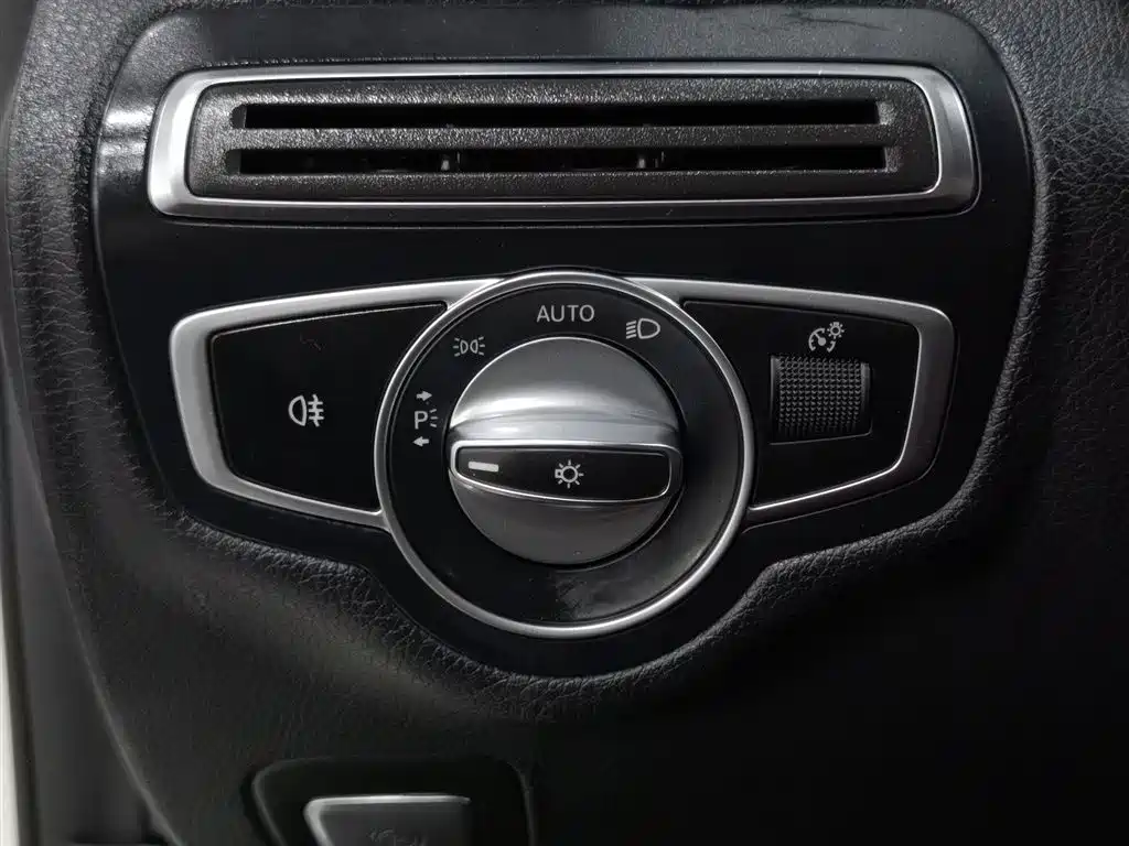 Mercedes-Benz C-Class 2019 — фото 21