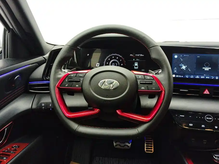 Hyundai Elantra 2022 — фото 15